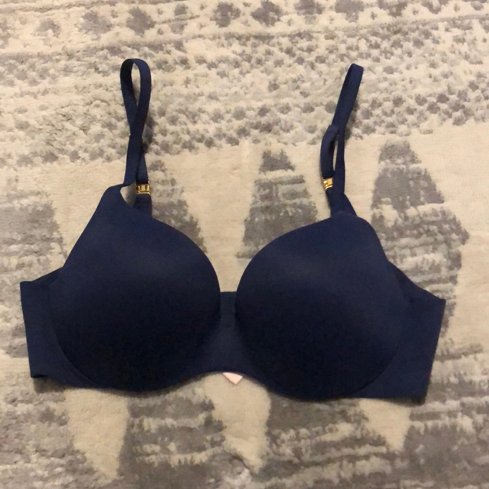 Victoria’s Secret Incredible bra 32C